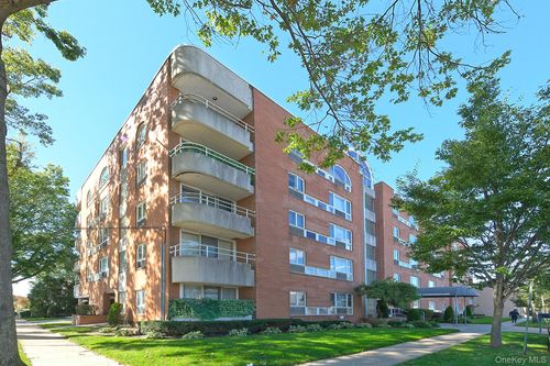 5i-205 Mineola Blvd, Mineola, NY, 11501-2552 | Card Image