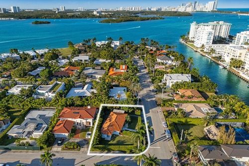10110 E Broadview Dr, Bay Harbor Islands, FL, 33154-1123 | Card Image