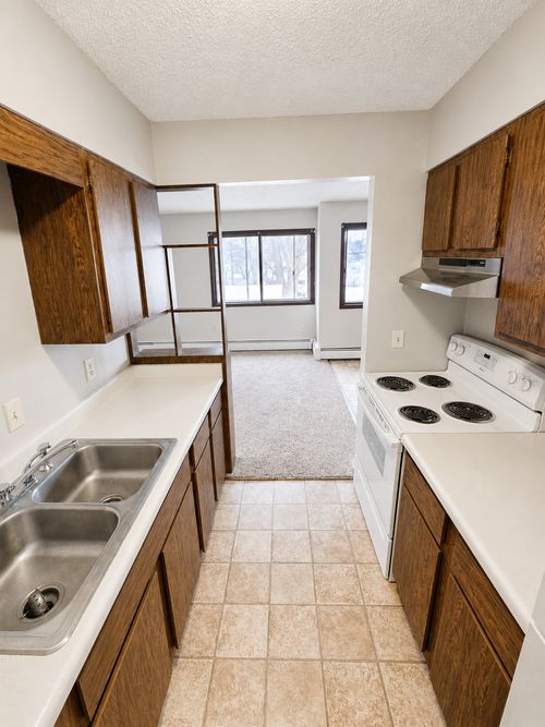 5-761 S 9th St, Bird Island, MN, 55310-1180 | Card Image