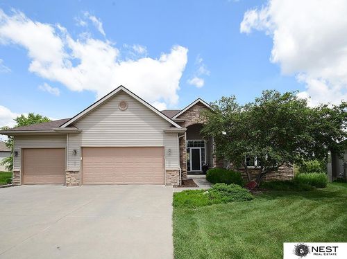 9712 Andre Cir, Lincoln, NE, 68526-6050 | Card Image
