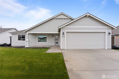 4215 W Sandy Ct, Moses Lake, WA, 98837-8035 | Card Image
