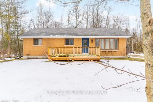 15 Mapleport Cres, Sauble Beach, ON, N0H2G0 | Card Image