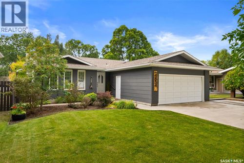 4834 Queen St, Regina, SK, S4S6V8 | Card Image