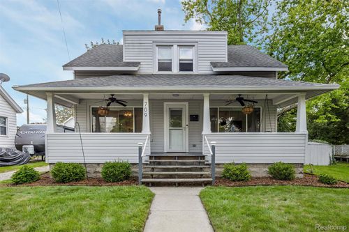 709 E Clinton St, Howell, MI, 48843-1818 | Card Image