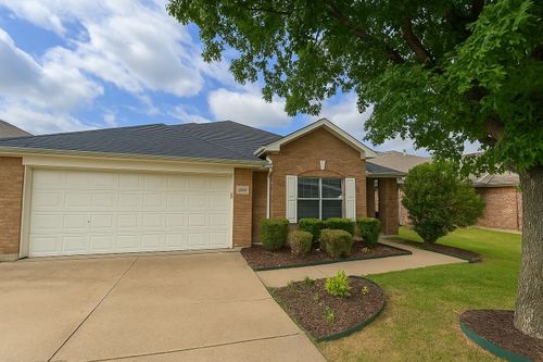 10420 Devin Ln, Hurst, TX, 76053-7865 | Card Image