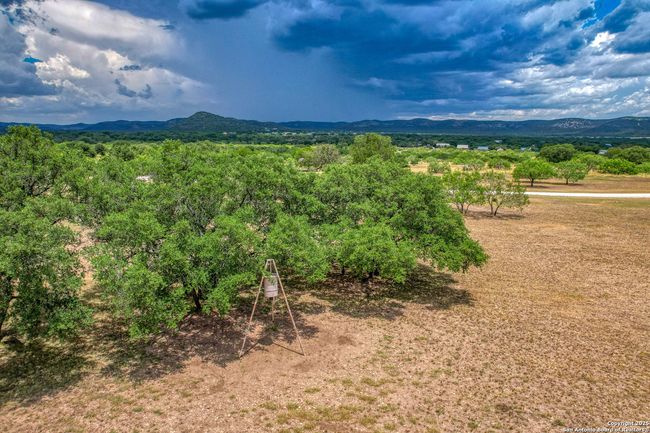 457 N Tomahawk Way, House other with 4 bedrooms, 3 bathrooms and null parking in Concan TX | Image 56