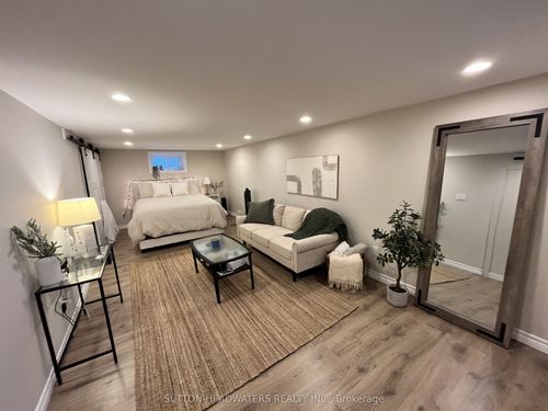 9 Forward Ave, London, ON, N6H1B5 | Card Image