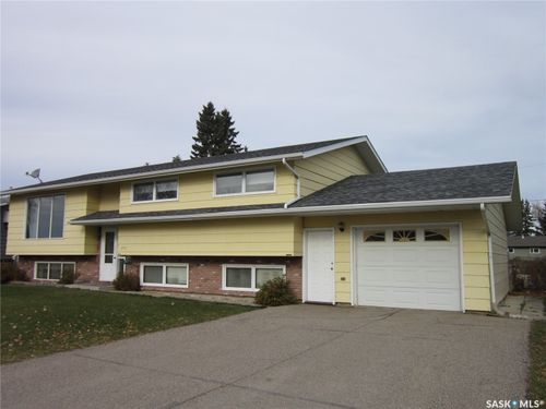 210 1st Street N, Wakaw, SK, S0K4P0 | Card Image