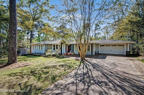 3919 Pinewood Drive, Jackson, MS, 39211 | Card Image