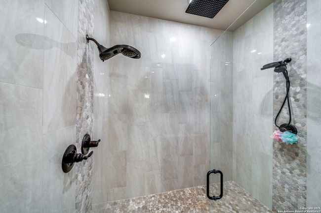 895 Private Road 1742, House other with 4 bedrooms, 5 bathrooms and null parking in Mico TX | Image 19