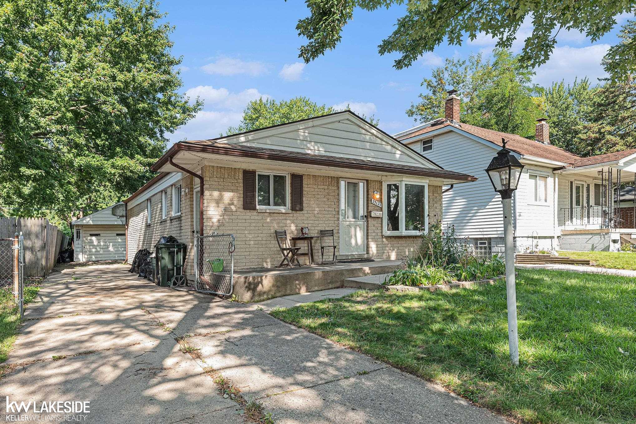 Grove St, Saint Clair Shores, MI 48080