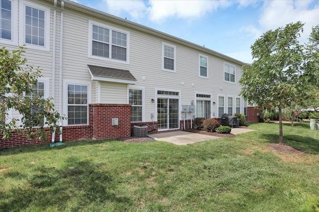 10905 Lemongrass Dr, Condo with 2 bedrooms, 3 bathrooms and null parking in Zionsville IN | Image 40
