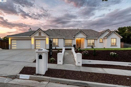 2197 Wynfair Ridge Way, San Jose, CA, 95138-2419 | Card Image
