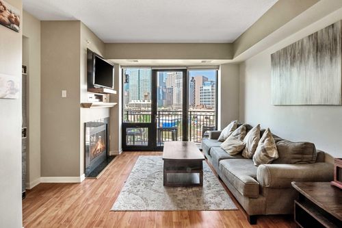 apt-708-500 E Grant St, Minneapolis, MN, 55404-1435 | Card Image