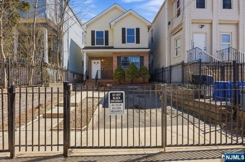 424 15th Street, Newark, NJ, 07103 | Card Image