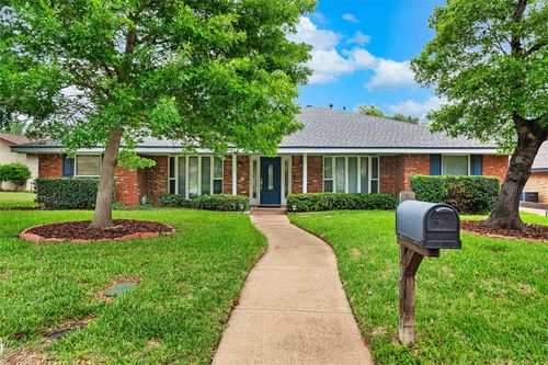 1013 Briarcreek Dr, Arlington, TX, 76012-1822 | Card Image