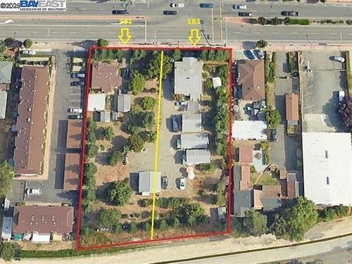 181 E Lewelling Blvd, San Lorenzo, CA, 94580-1733 | Card Image