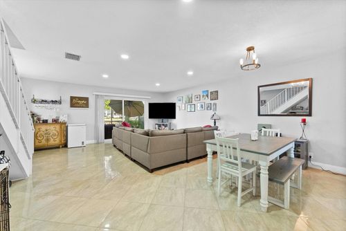 25-547 N Pine Island Rd, Plantation, FL, 33324-1301 | Card Image