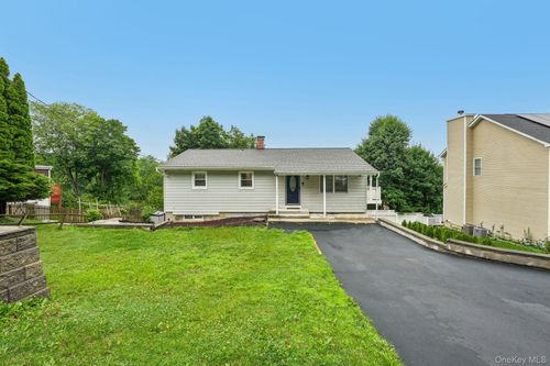 849 Warren Ave, Thornwood, NY, 10594-1626 | Card Image