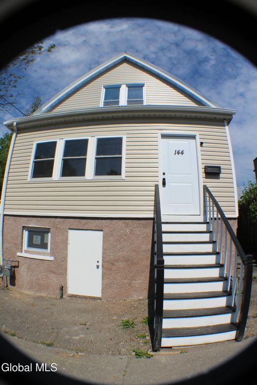 144 Hawk St S, Albany, NY, 12202-1429 | Card Image