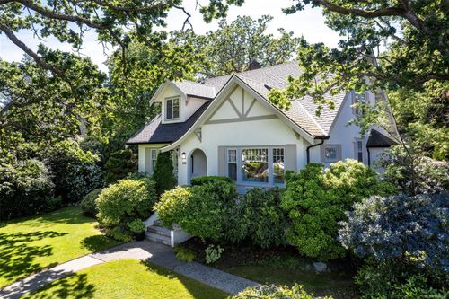 688 Falkland Rd, Victoria, BC, V8S4L5 | Card Image