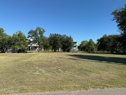 77 Good St, Bay Saint Louis, MS, 39520-8925 | Card Image