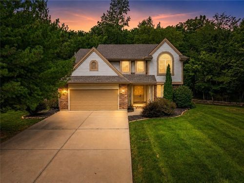 3010 S Bradford Ln, Blue Springs, MO, 64015-7340 | Card Image