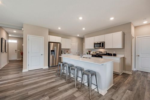 17041 Draper Way, Lakeville, MN, 55044-5701 | Card Image