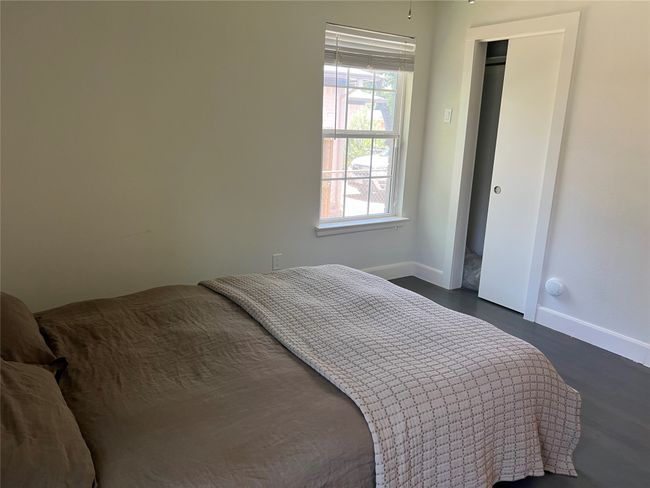 Guest bedroom 2 in the main house with closet | Image 17