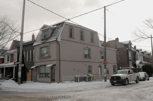 123 Barton Ave, Toronto, ON, M6G1P8 | Card Image