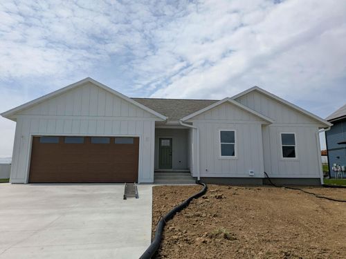553 Massman Dr, Decorah, IA, 52101-1324 | Card Image