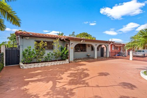 766 W 36th St, Hialeah, FL, 33012-5138 | Card Image