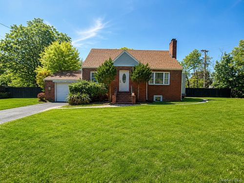52 Hoffman Ln, Central Islip, NY, 11722-2529 | Card Image