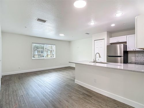apt-2-326 S Grosse Ave, Tarpon Springs, FL, 34689-4475 | Card Image