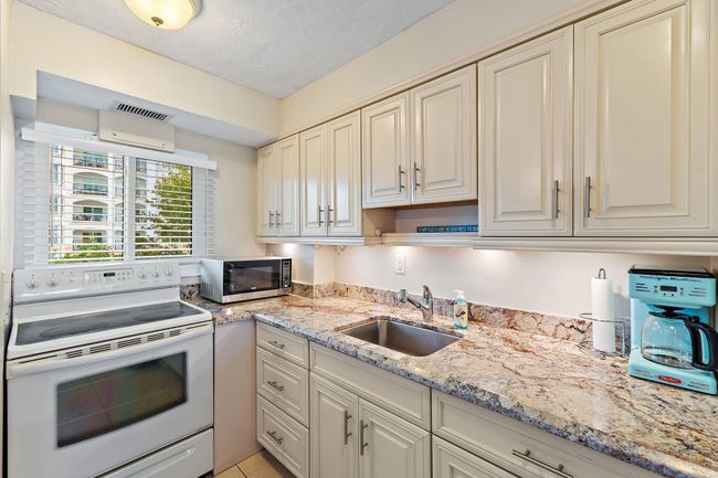 APT-308 - 33 Ocean Ave, Condo with 1 bedrooms, 1 bathrooms and null parking in Palm Beach Shores FL | Image 6