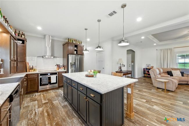 Guest house kitchen island | Image 30