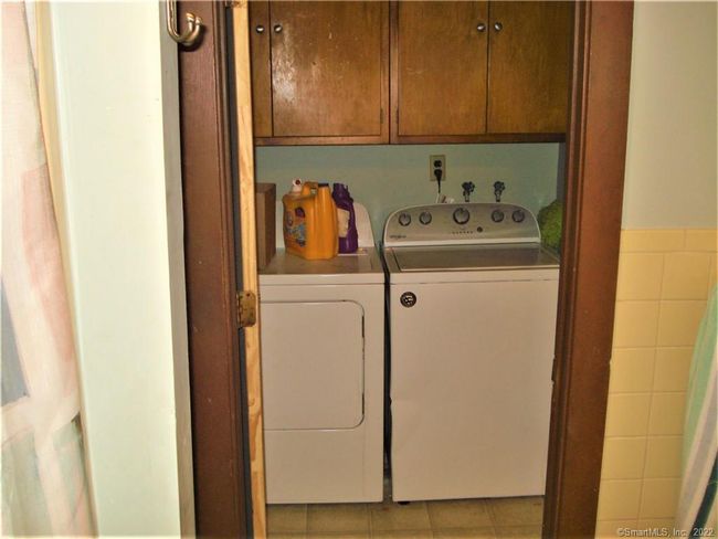 7091 Main St, House other with 4 bedrooms, 1 bathrooms and null parking in Trumbull CT | Image 5