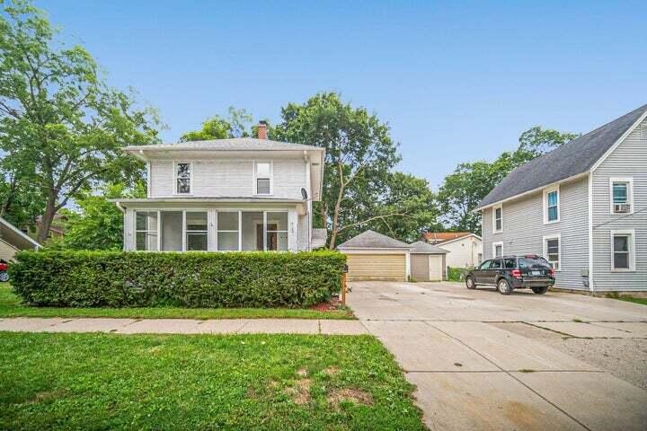 Eagle St, Marshall, MI 49068