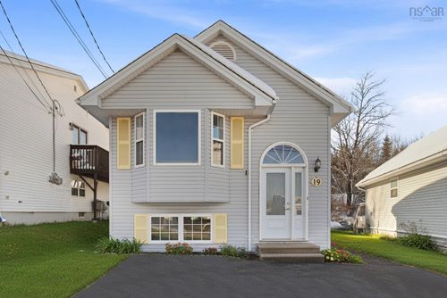 19 Bianca Crt, Middle Sackville, NS, B4E3E2 | Card Image