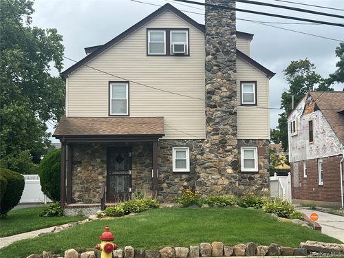 221 Grand Ave, Freeport, NY, 11520-2403 | Card Image