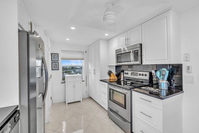 APT-1501 - 1 Harbourside Dr, Condo with 3 bedrooms, 2 bathrooms and null parking in Delray Beach FL | Image 10
