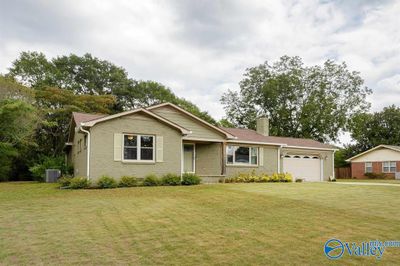 2114 Se Woodmont Drive, House other with 3 bedrooms, 2 bathrooms and null parking in Decatur AL | Image 2