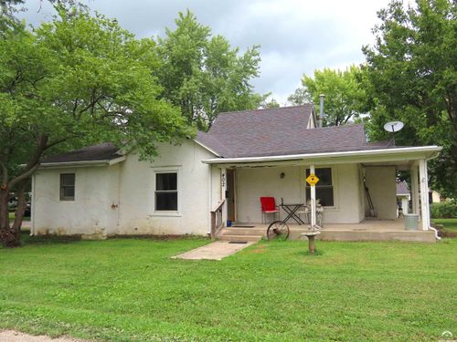 402 E Mercer St, Scranton, KS, 66537-9402 | Card Image