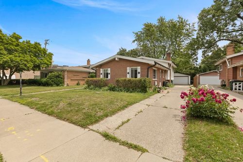 8429 Mason Ave, Morton Grove, IL, 60053-3371 | Card Image