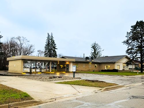 215 20th St N, Springfield, MI, 49037-8104 | Card Image