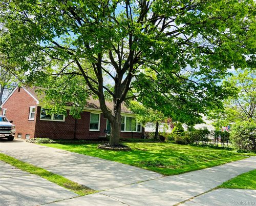17812 Quarry St, Riverview, MI, 48193-4739 | Card Image