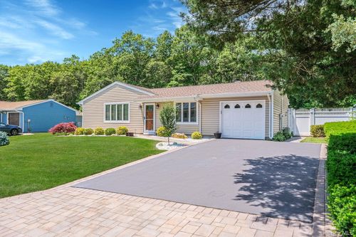 150 Rosemont Ave, Farmingville, NY, 11738-2048 | Card Image