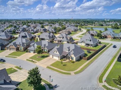 201 128th Pl, Jenks, OK, 74037-4425 | Card Image