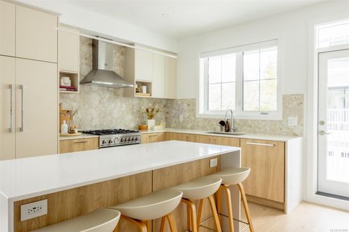 th18-630 Gorge Rd W, Saanich, BC, V9A1N5 | Card Image