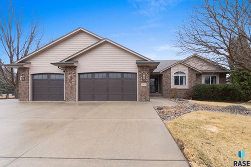 4917 E 42nd St Street, Sioux Falls, SD, 57110 | Card Image